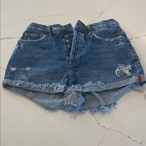 We the Free size 26 distressed denim shorts